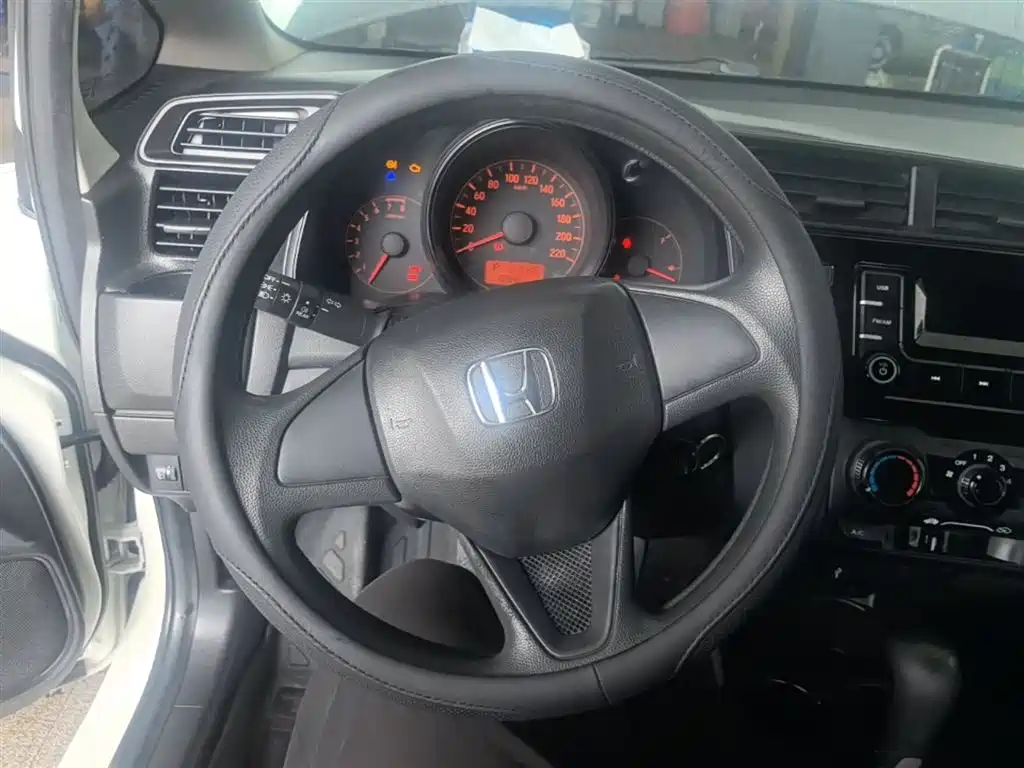 Honda Fit — фото 11
