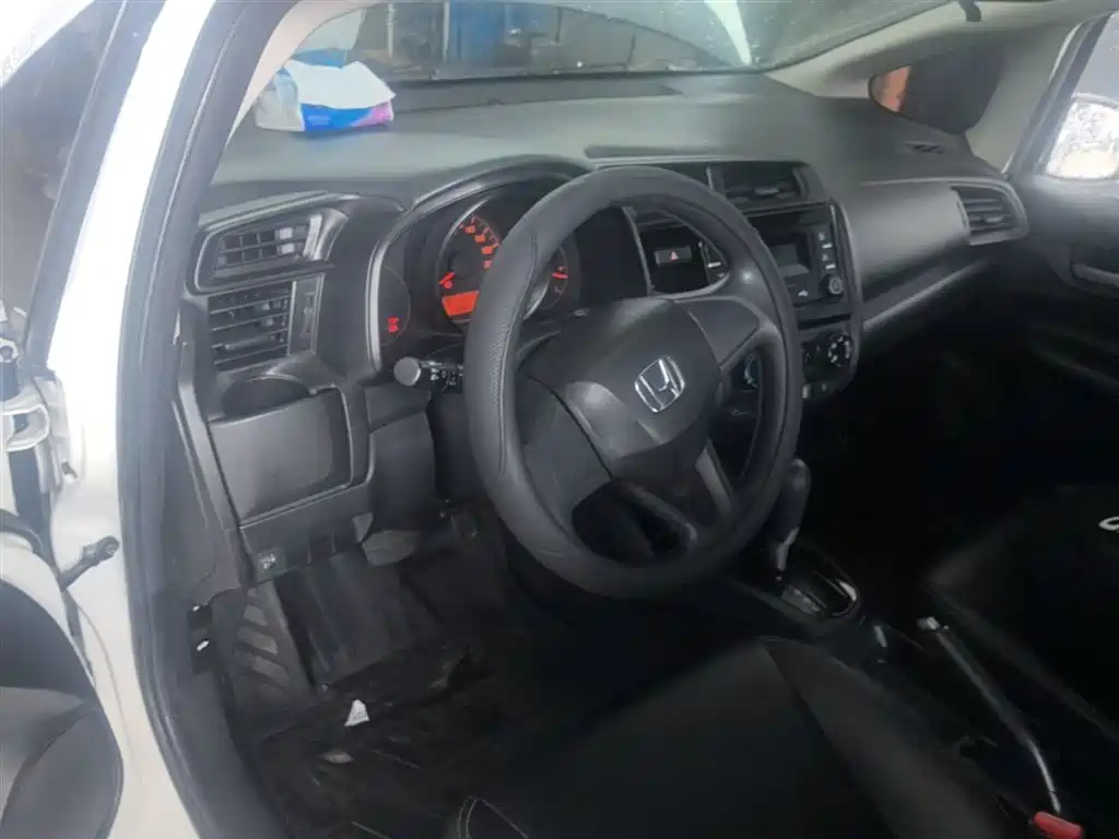 Honda Fit — фото 10