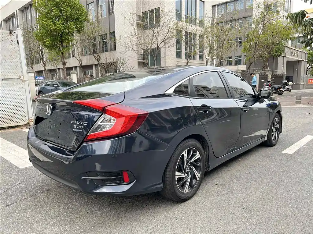 Honda Civic — фото 8