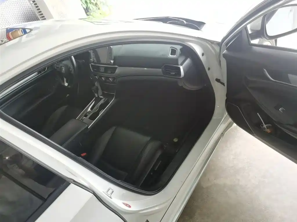 Honda Accord — фото 11