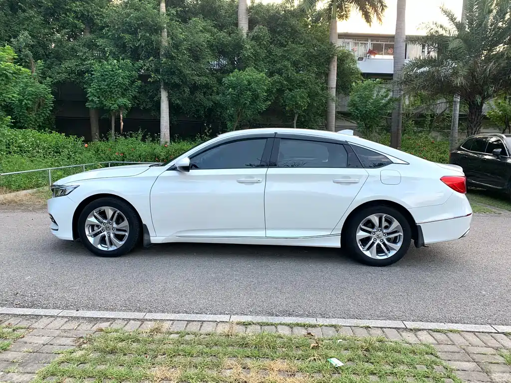 Honda Accord — фото 3