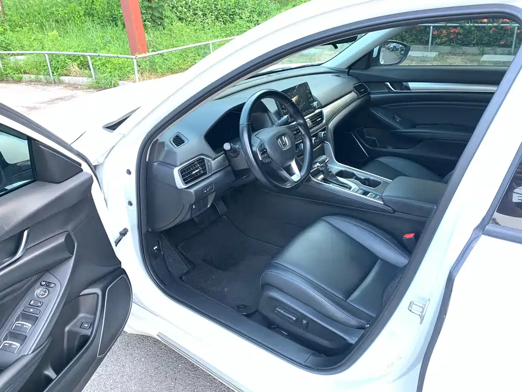 Honda Accord — фото 6