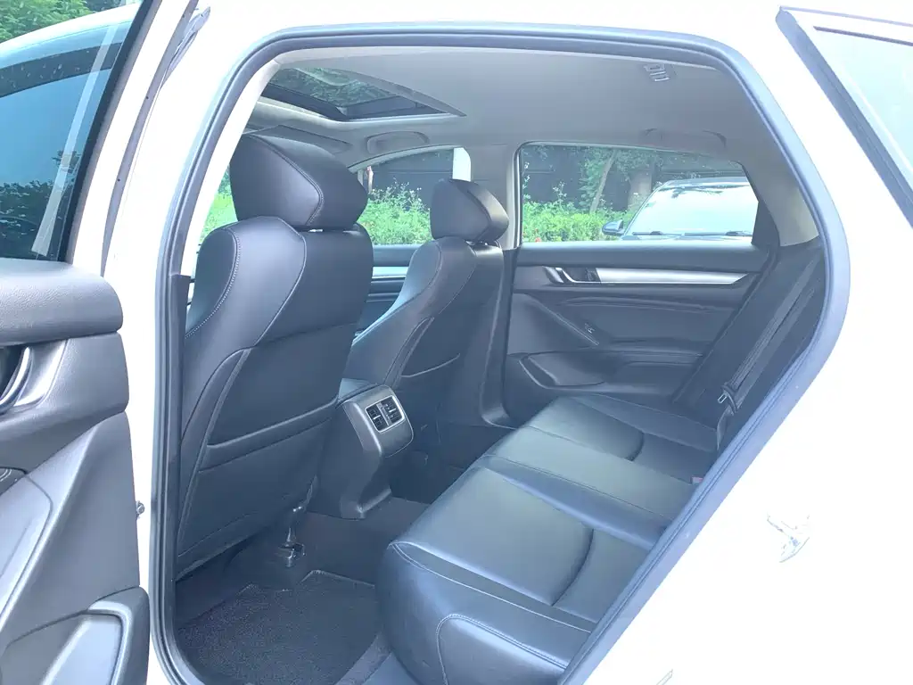 Honda Accord — фото 9