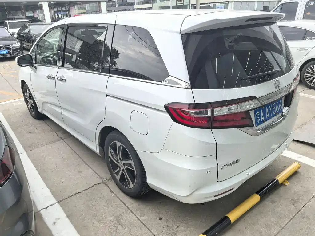 Honda Odyssey — фото 11