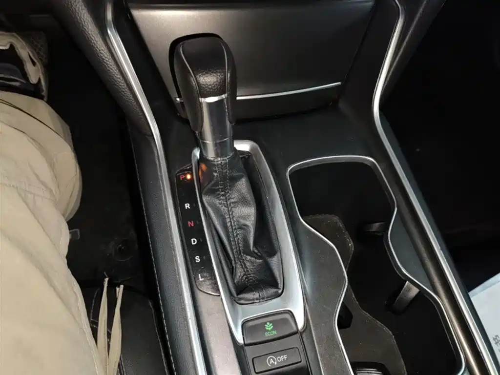 Honda Accord — фото 14