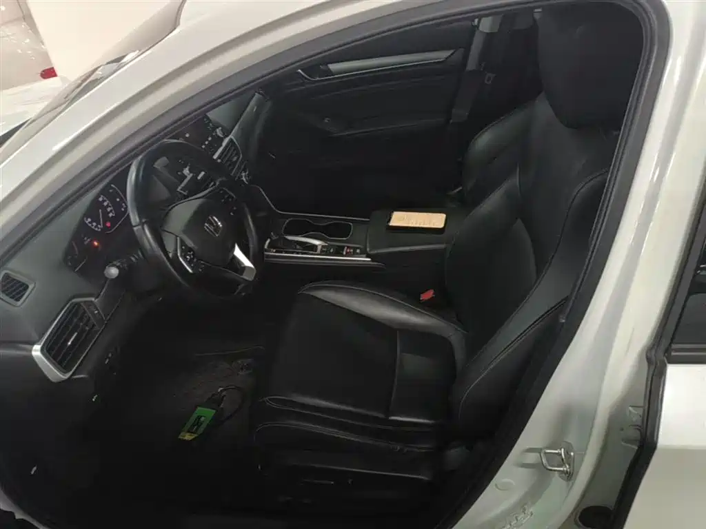 Honda Accord — фото 15