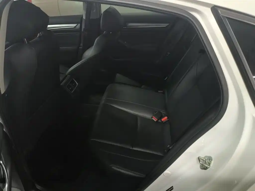 Honda Accord — фото 17