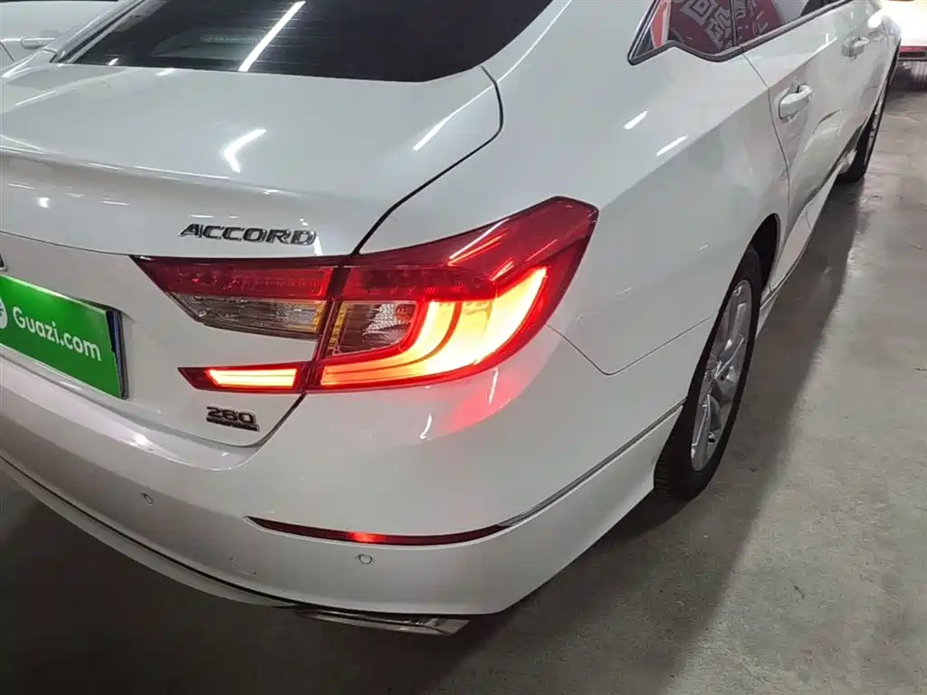 Honda Accord — фото 8