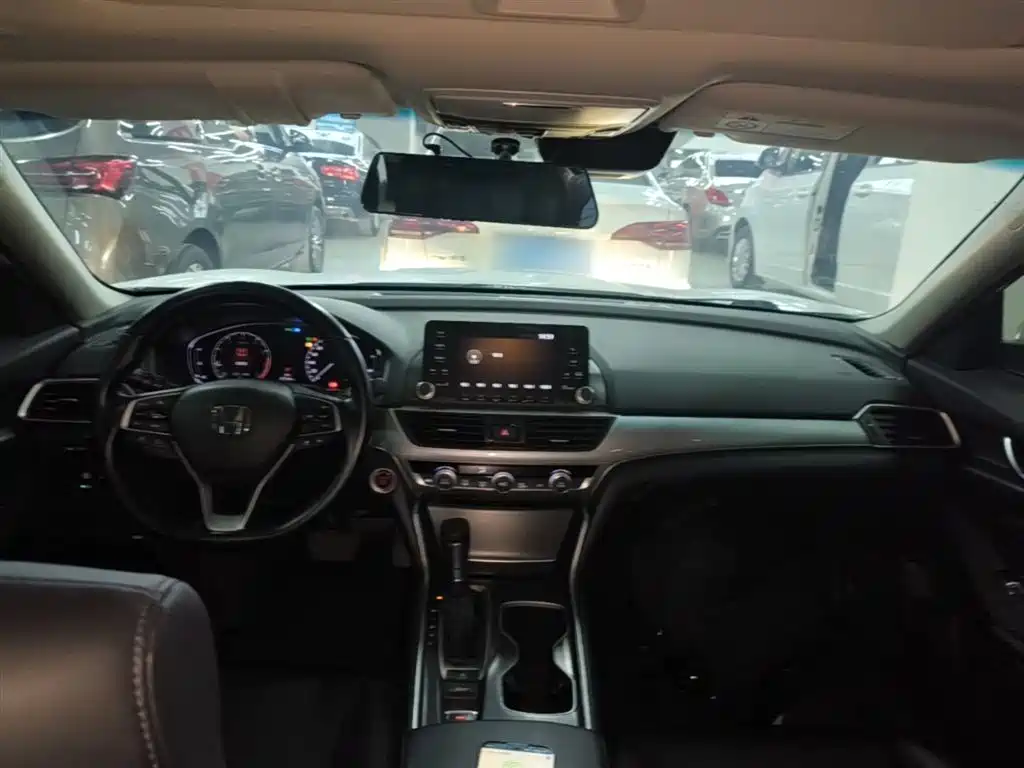 Honda Accord — фото 10