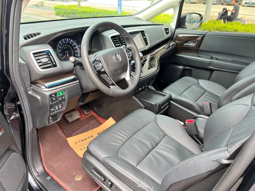 Honda Odyssey — фото 10