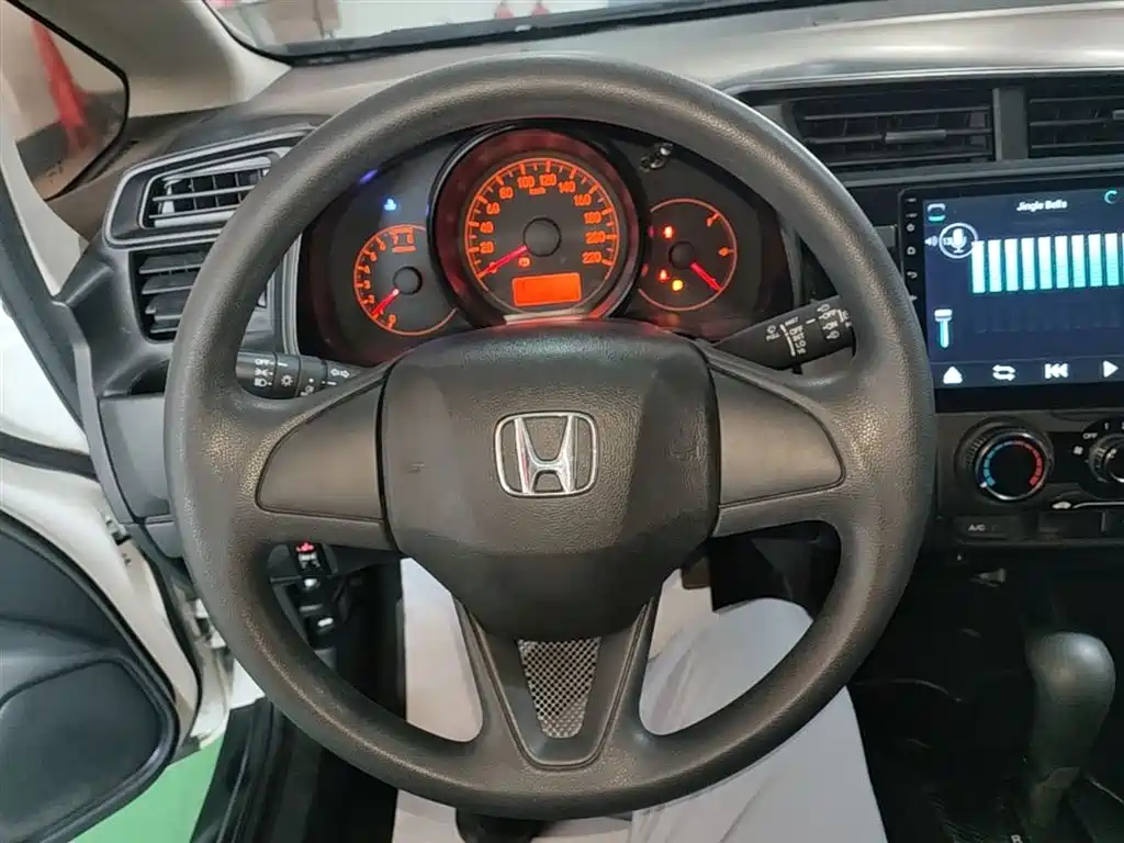 Honda Fit — фото 11