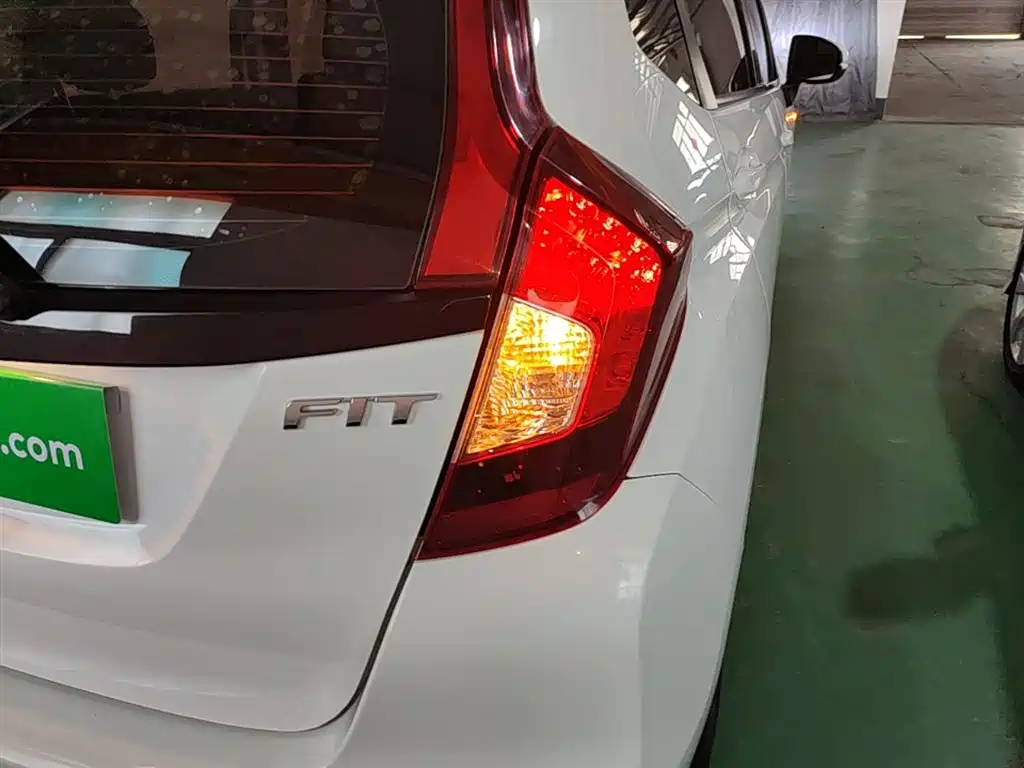 Honda Fit — фото 8