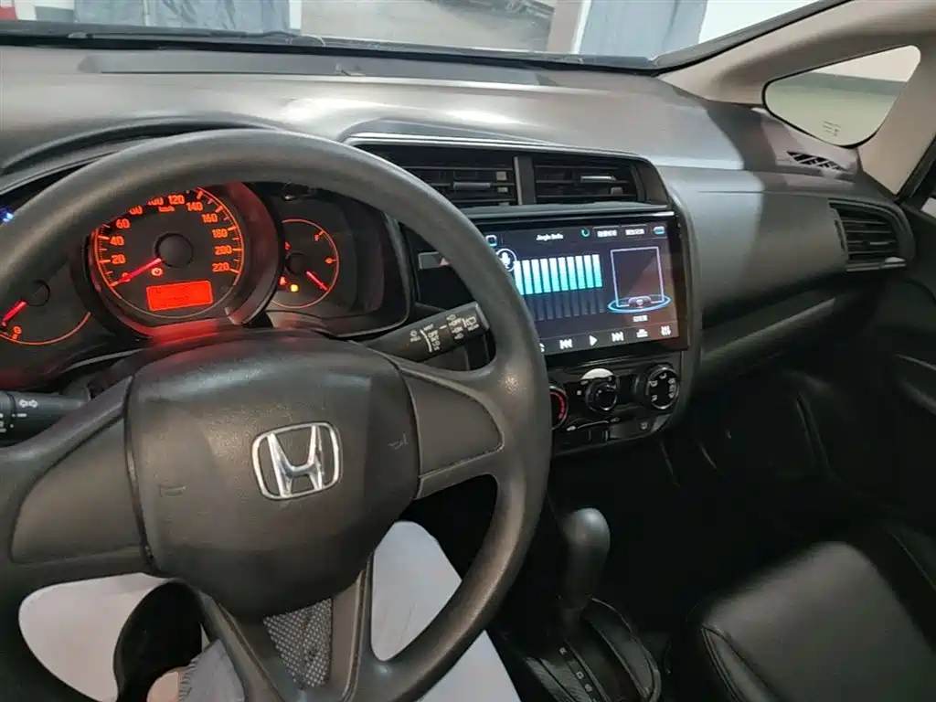 Honda Fit — фото 10