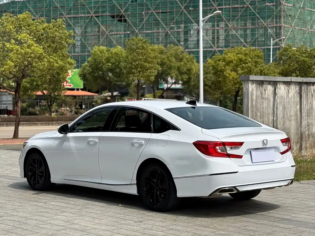 Honda Accord — фото 11