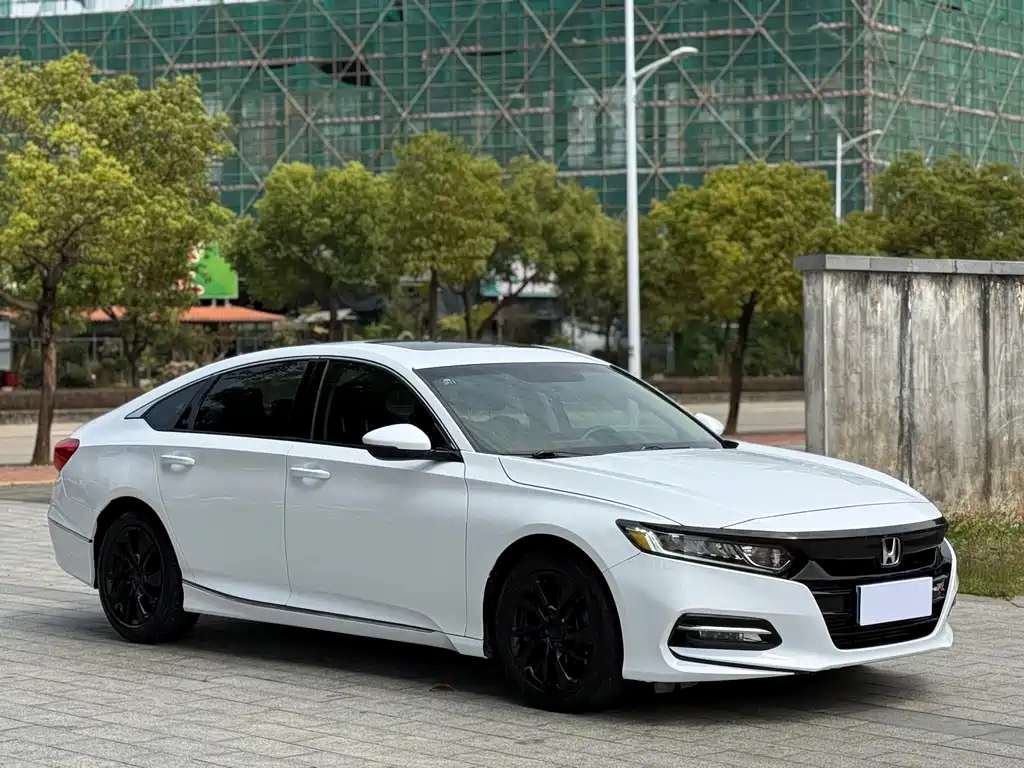 Honda Accord — фото 15