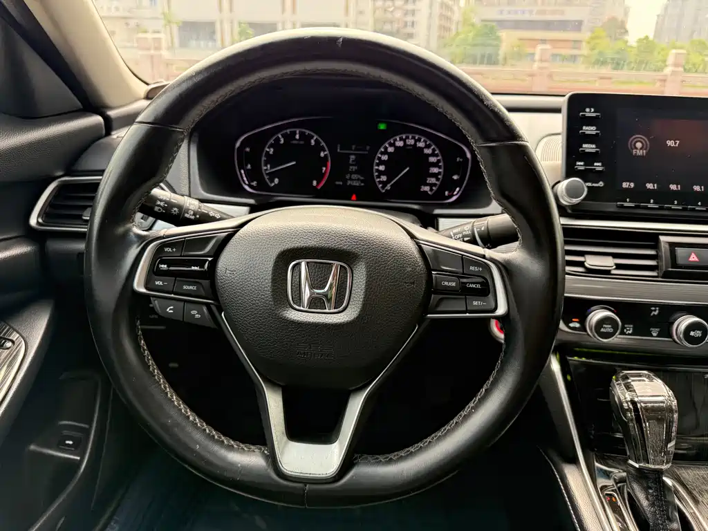 Honda Accord — фото 7