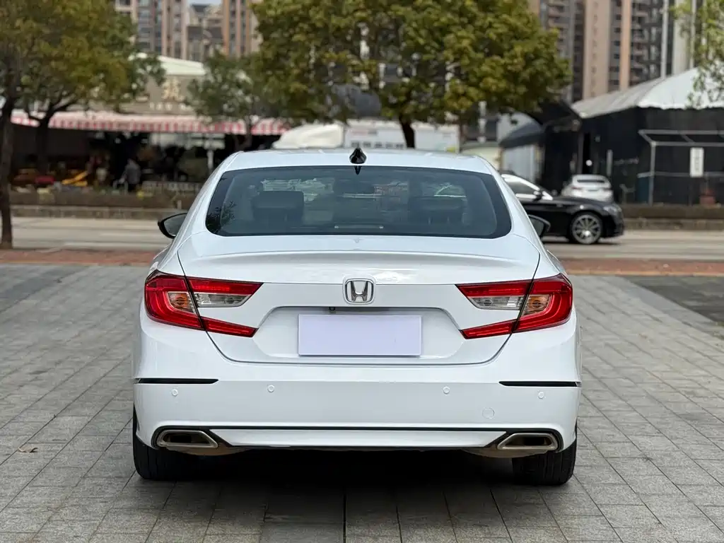 Honda Accord — фото 10