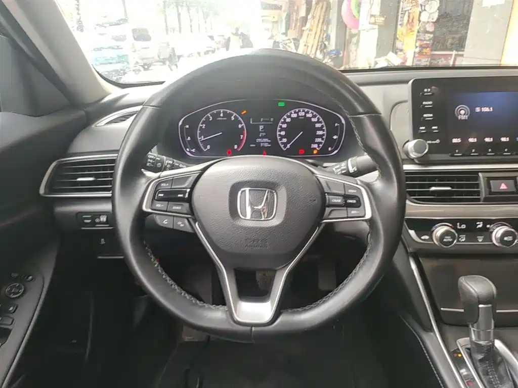 Honda Accord — фото 11
