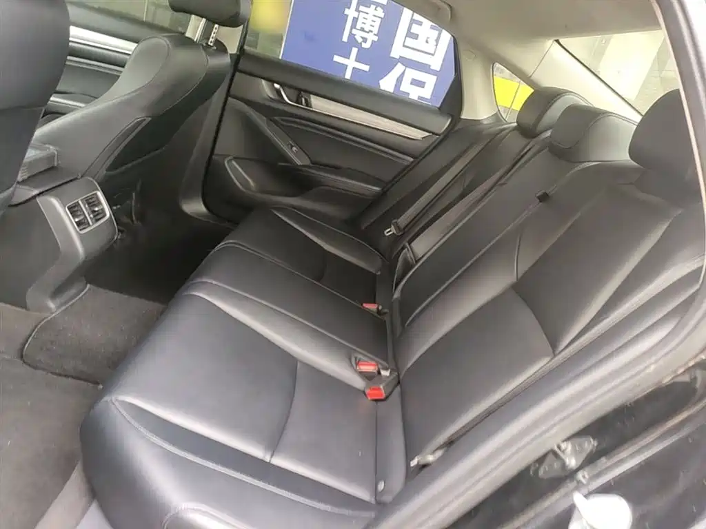 Honda Accord — фото 17