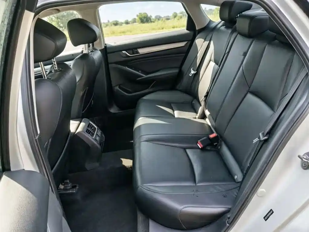 Honda Accord — фото 17
