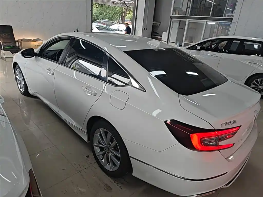 Honda Accord — фото 5