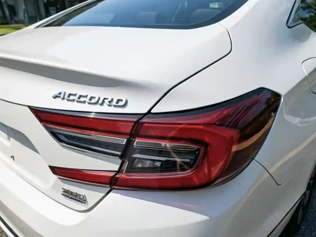 Honda Accord — фото 8