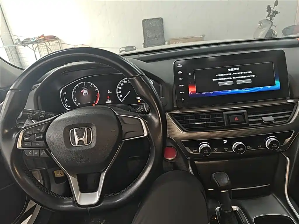 Honda Accord — фото 10
