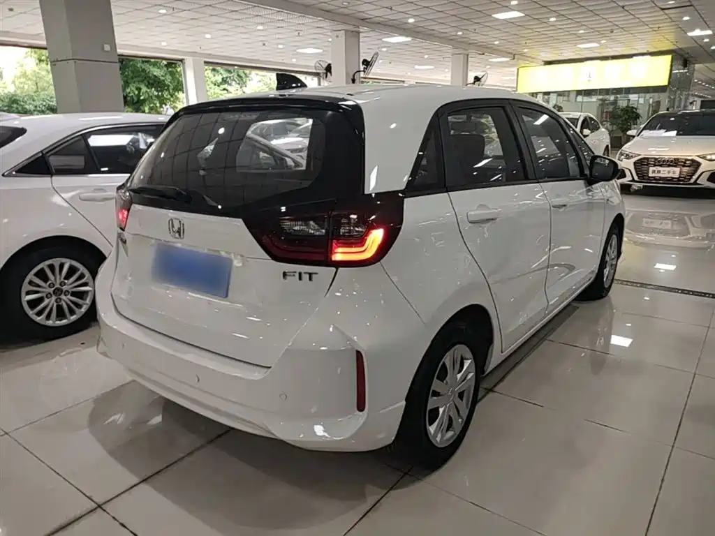 Honda Fit — фото 7