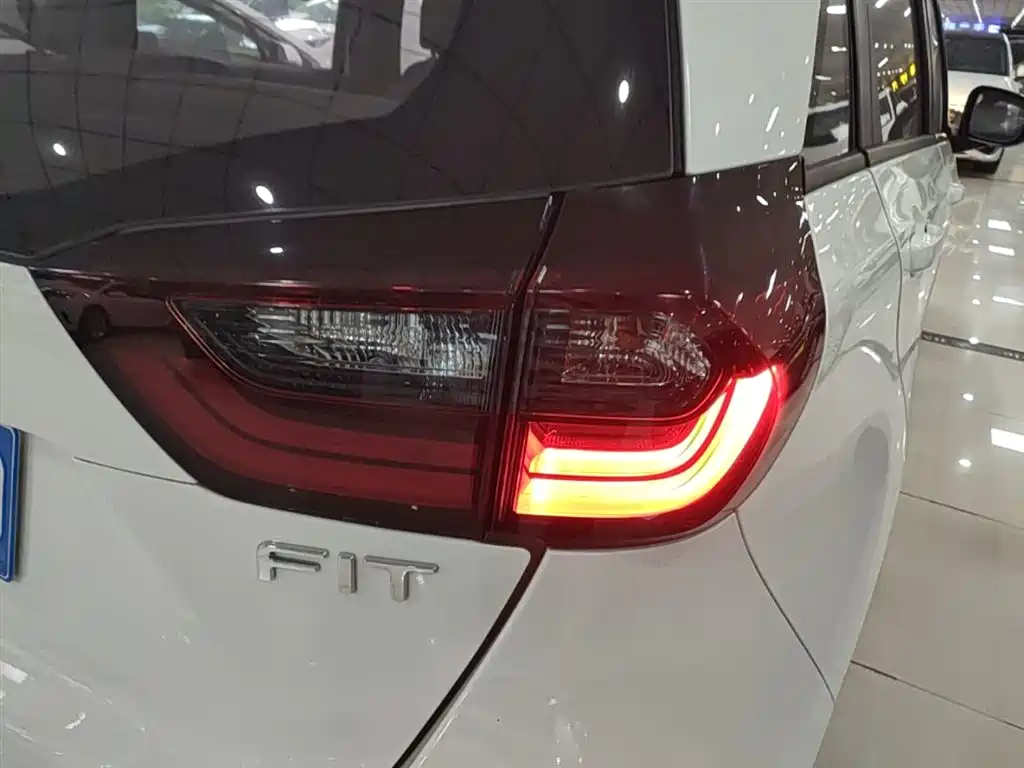 Honda Fit — фото 8