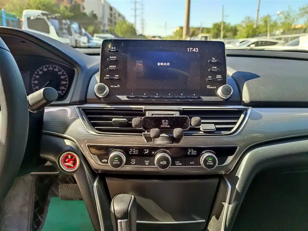 Honda Accord — фото 13