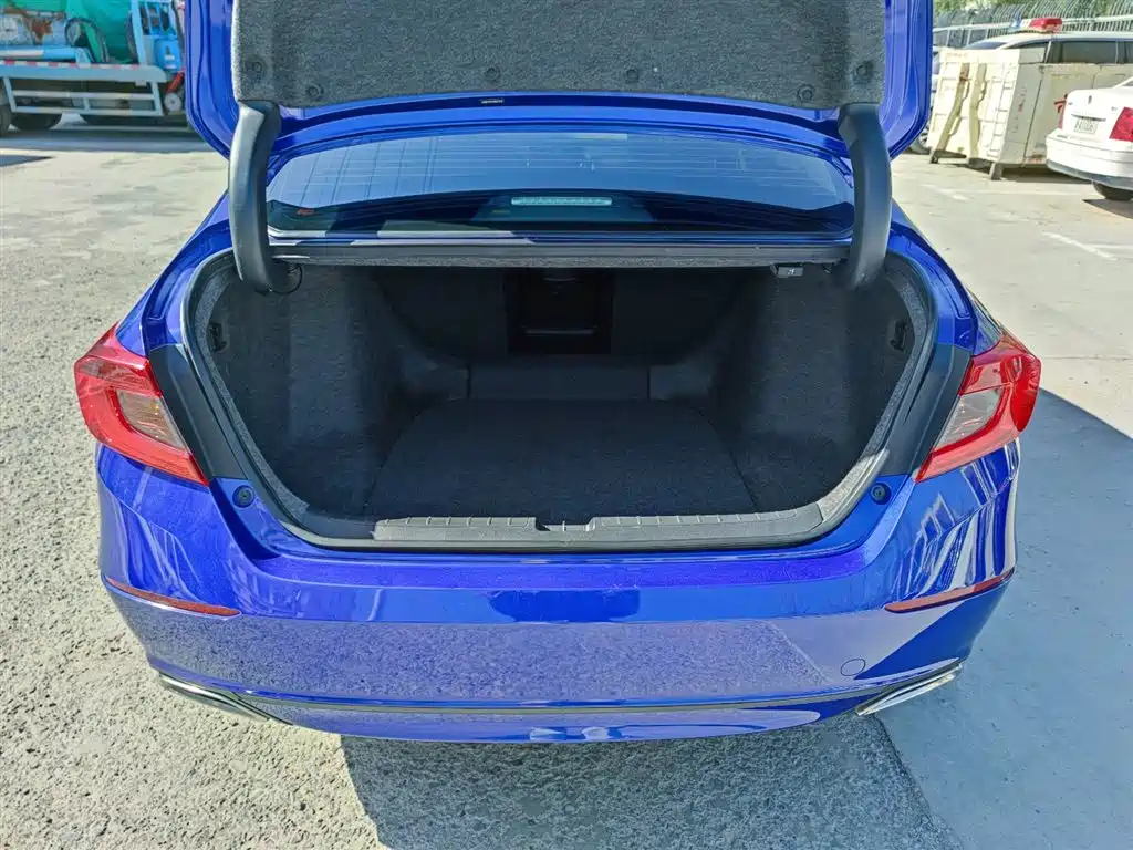 Honda Accord — фото 17