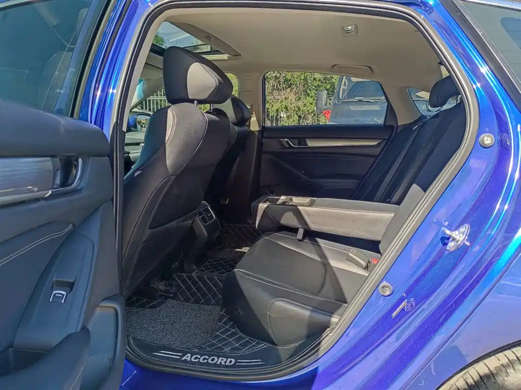 Honda Accord — фото 10
