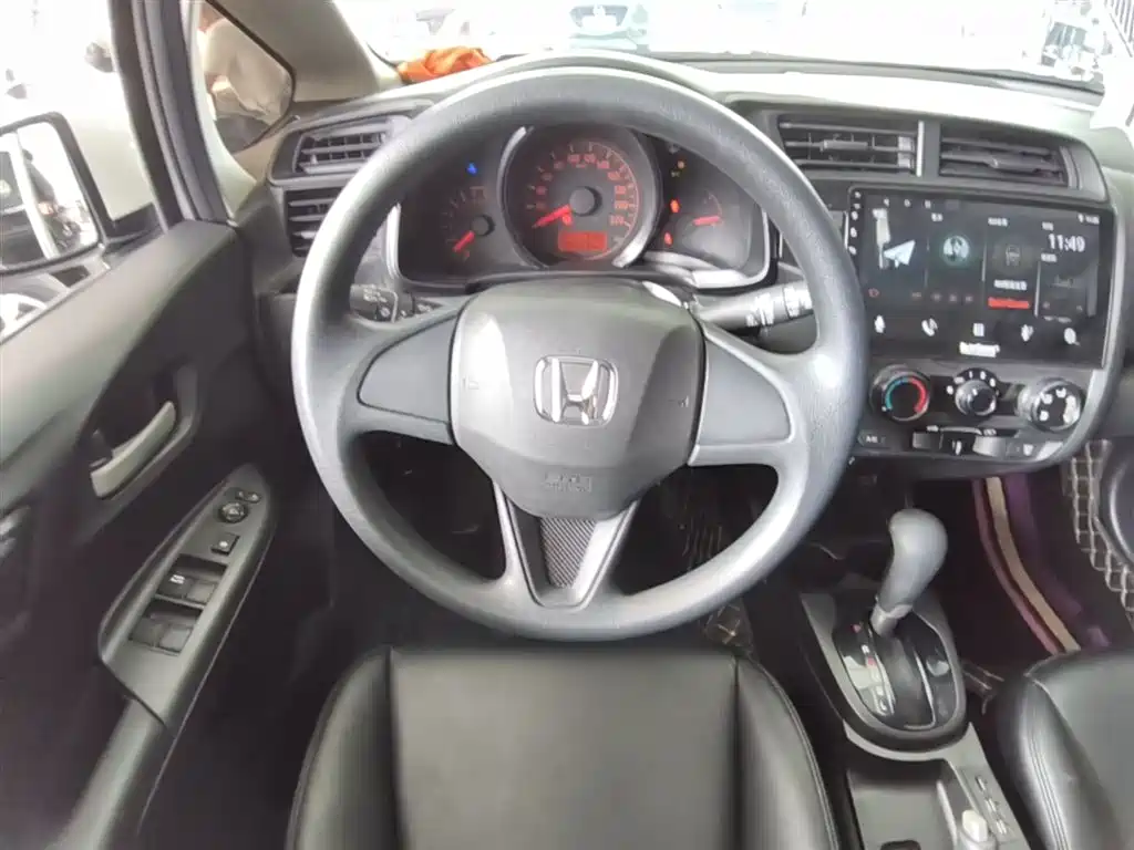 Honda Fit — фото 11