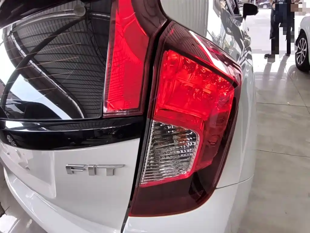 Honda Fit — фото 8