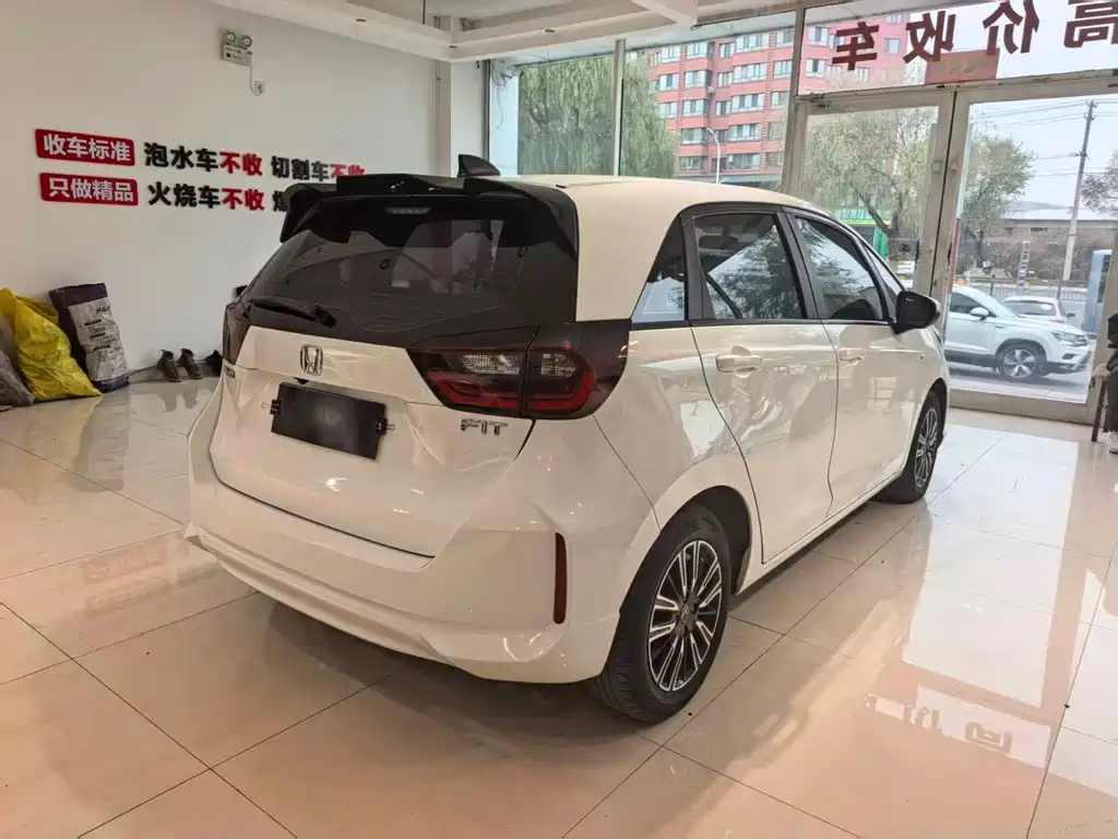 Honda Fit — фото 12