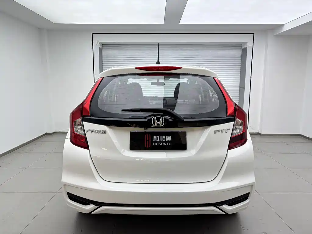 Honda Fit — фото 8