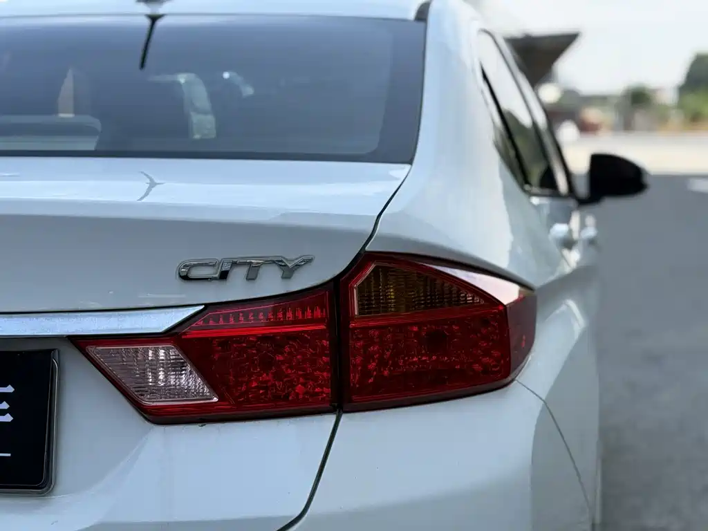 Honda City — фото 10