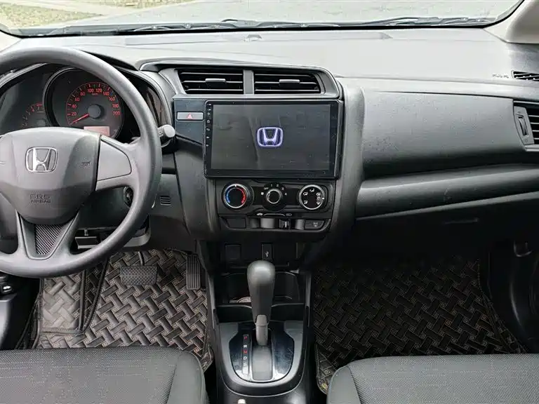 Honda Fit — фото 8