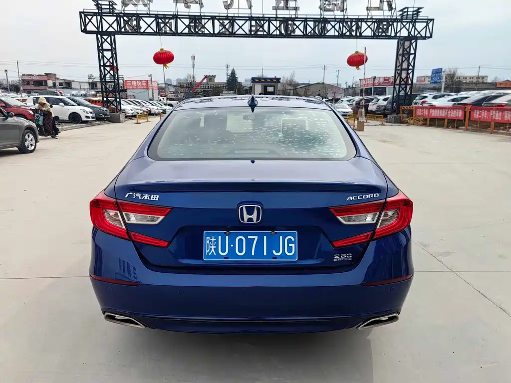 Honda Accord — фото 8