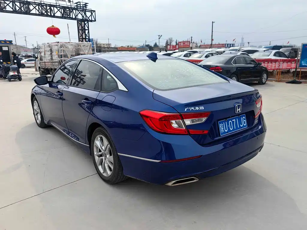 Honda Accord — фото 9