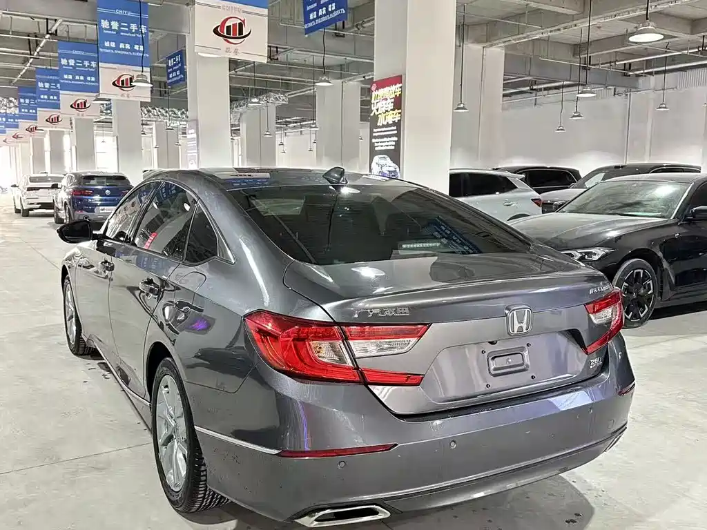 Honda Accord — фото 9