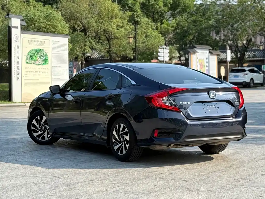 Honda Civic — фото 7