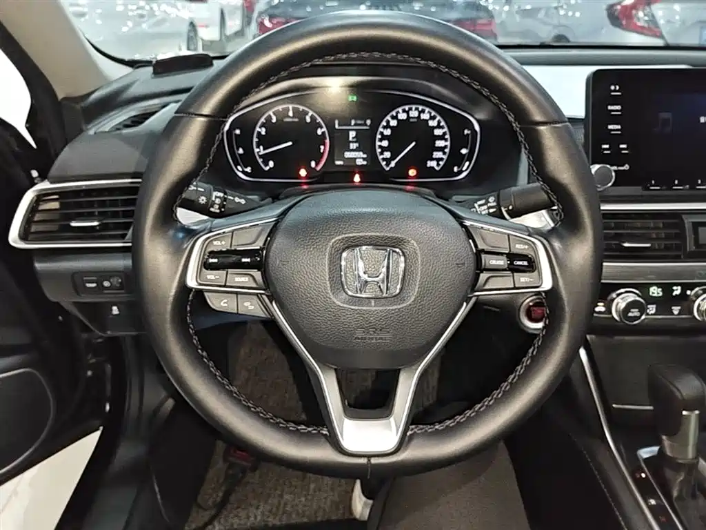 Honda Accord — фото 11
