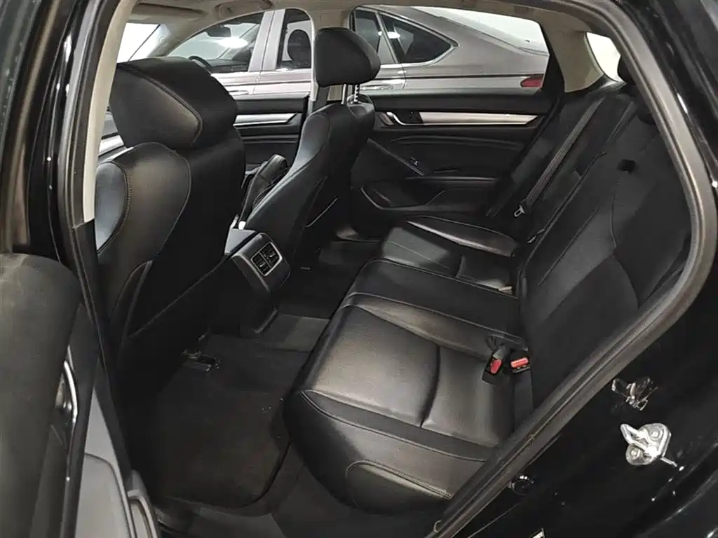 Honda Accord — фото 17