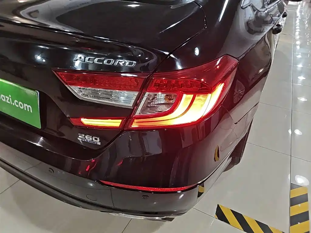 Honda Accord — фото 8