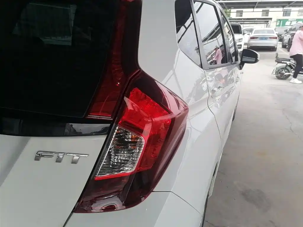 Honda Fit — фото 8