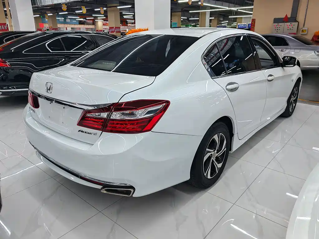 Honda Accord — фото 2