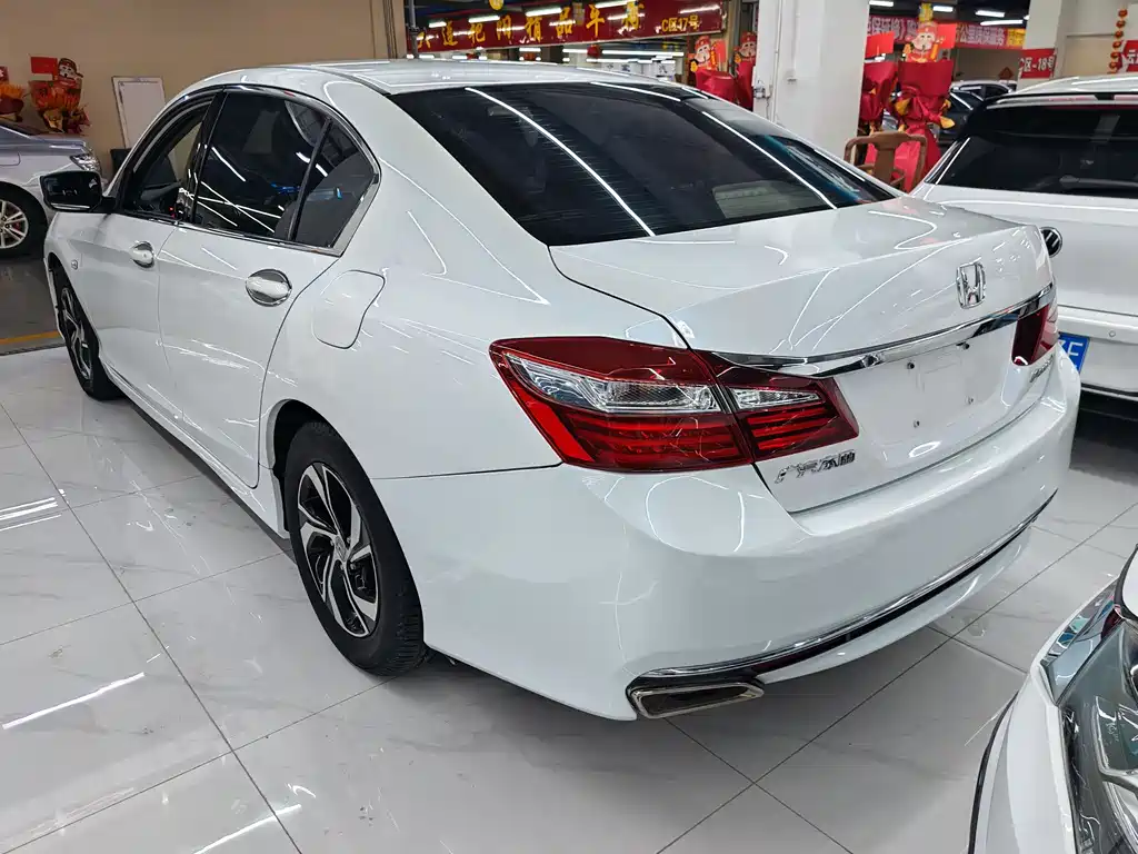 Honda Accord — фото 3