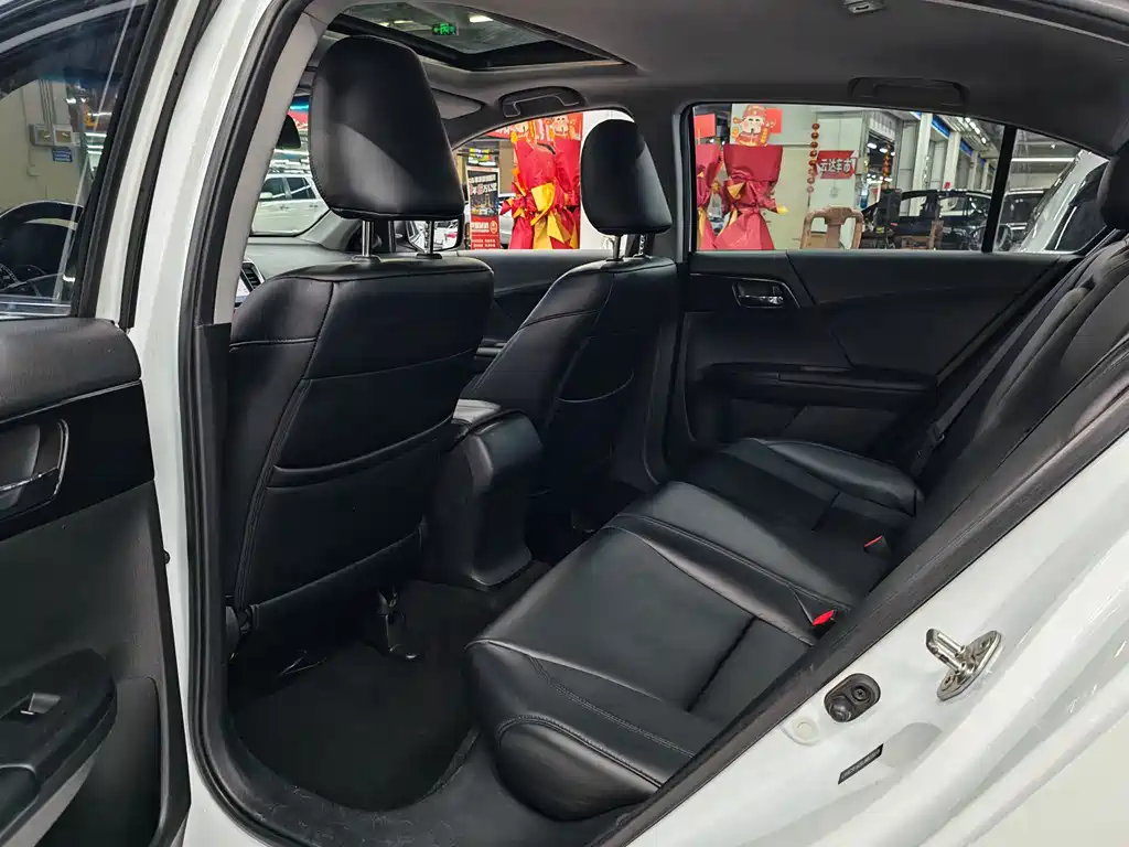 Honda Accord — фото 6