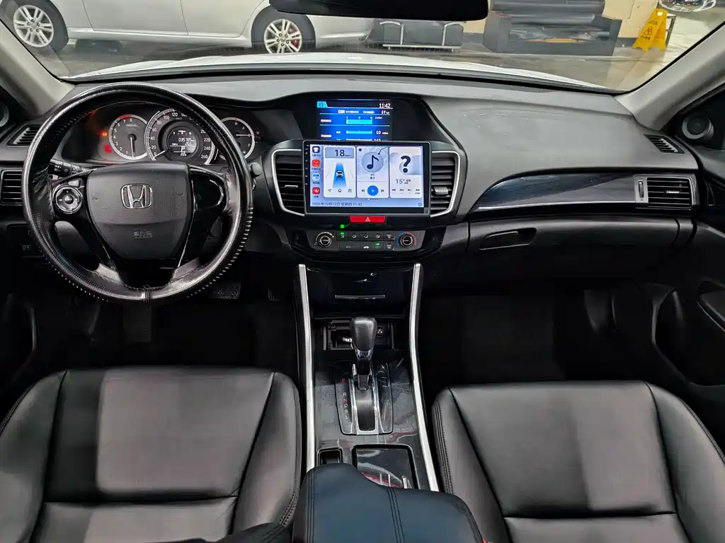 Honda Accord — фото 7